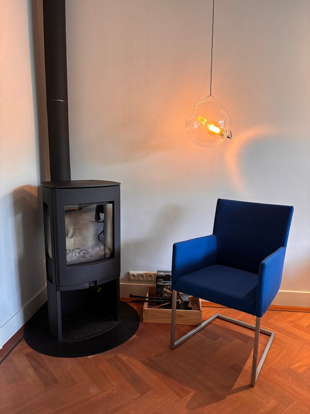 Blauwe Bert Plantagie Stoelen, Ophalen, Twee, Blauw, Zo goed als nieuw