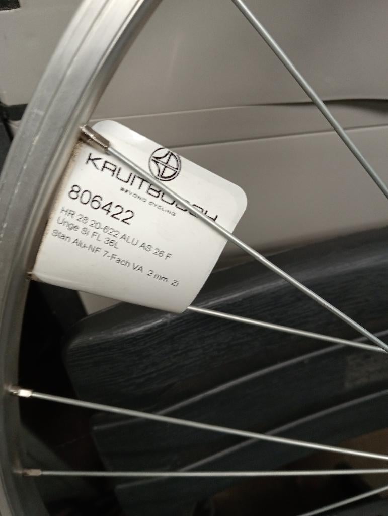 te koop NIEUW  achterwiel 28 inch schroefpion 6-7-8- voudig, Fietsen en Brommers, Fietsonderdelen, Ophalen, Nieuw, Wiel, Aluminium