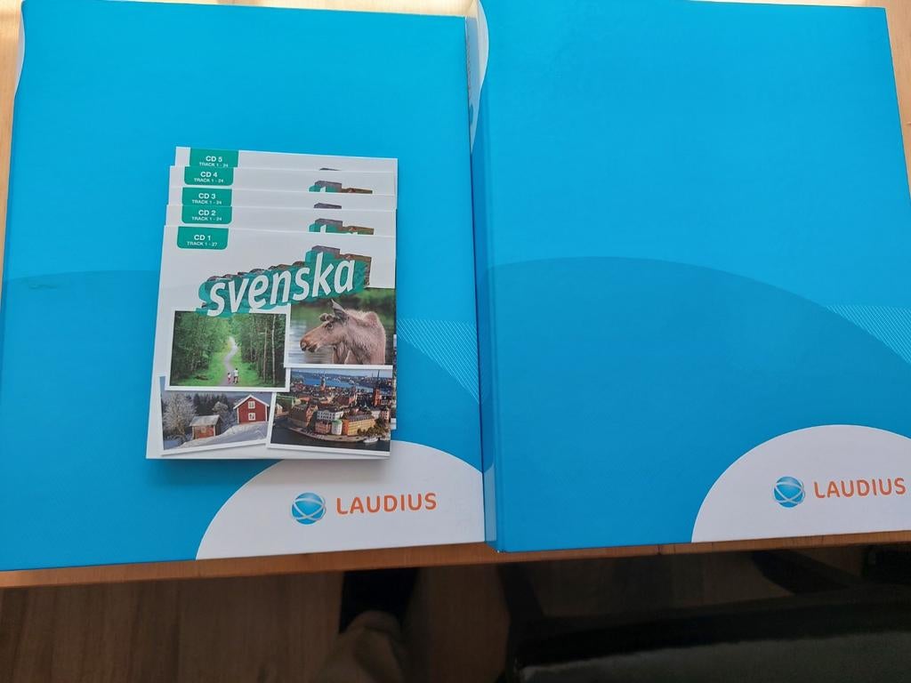 Laudius cursus Zweeds - 60 lessen met 5 CD's, Boeken, Taal | Overige Talen, Ophalen, Zo goed als nieuw