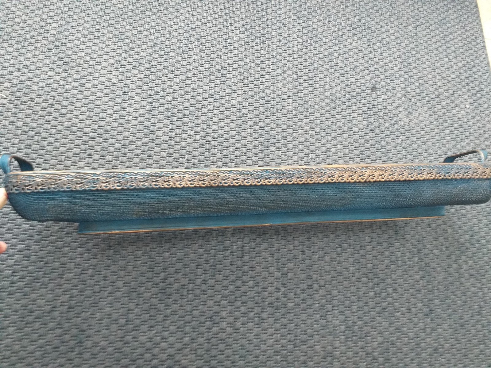 Decoratieve blauwe metalen schaal/mand met handvatten, Huis en Inrichting, Overige materialen, Gebruikt, Schaal, Ophalen of Verzenden