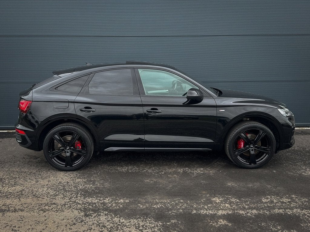 Audi Q5 Sportback Audi Q5 Sportback 55 TFSI e quattro S-line, Auto's, Automaat, Gebruikt, 4 cilinders, Leder en Stof