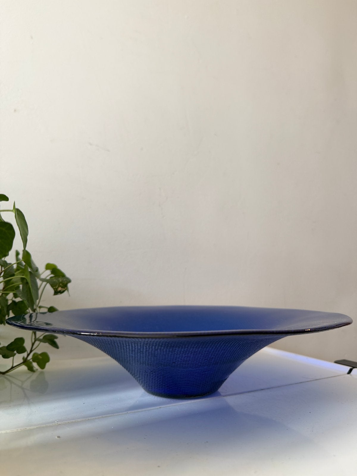 Vintage blauw glazen schaal, Antiek en Kunst, Ophalen of Verzenden