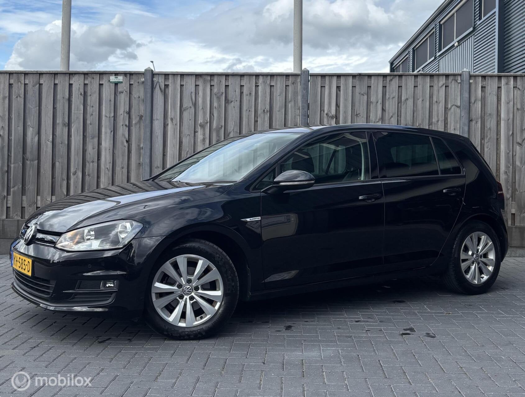 Volkswagen Golf 1.0 TSI Connected Series/AUTOMAAT/CAMERA/NAP, Gebruikt, Origineel Nederlands, Bedrijf, Grijs