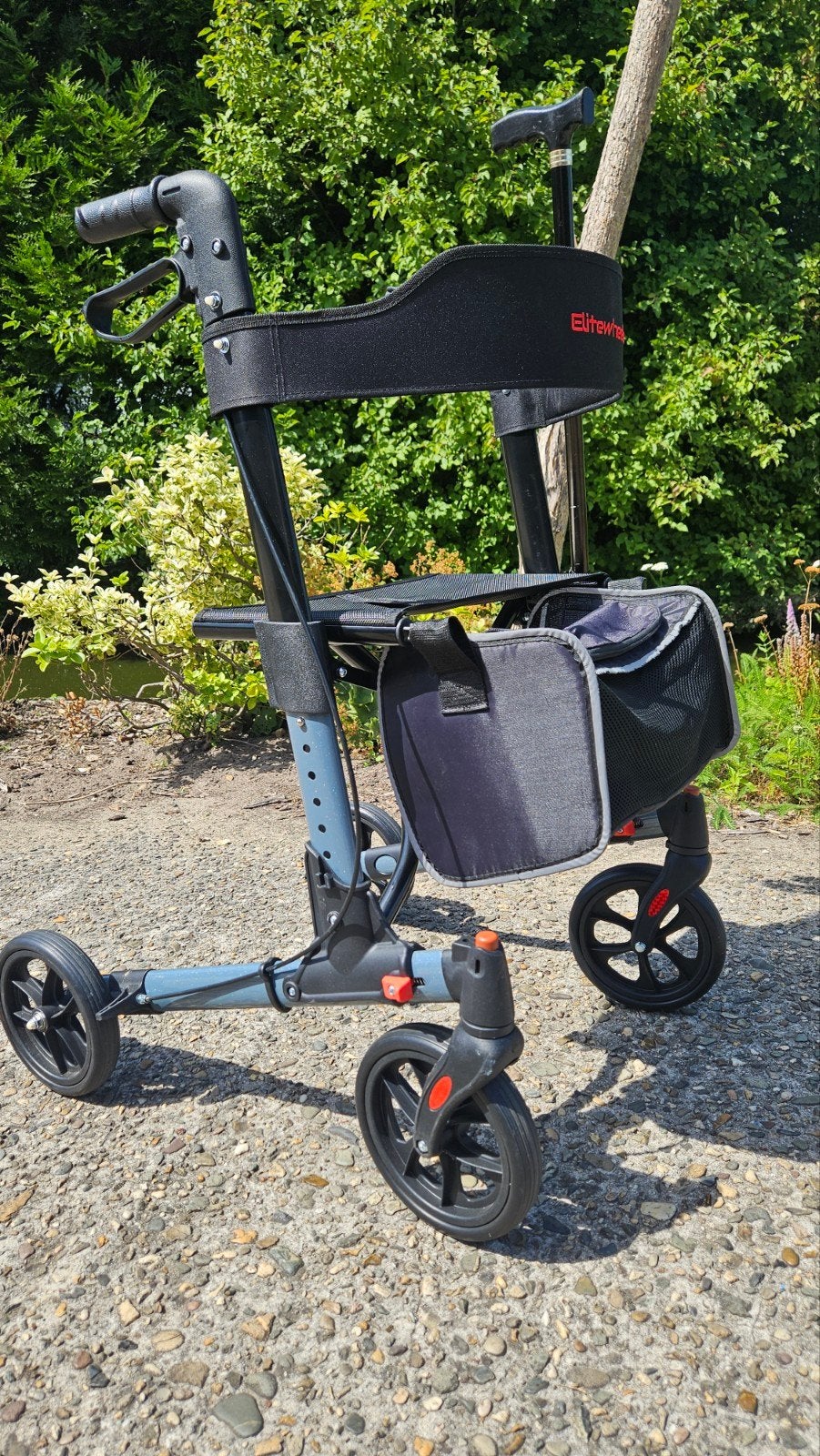 Lichtgewicht opvouwbare rollator zgan, Ophalen, Inklapbaar, Zo goed als nieuw, Duwrolstoel