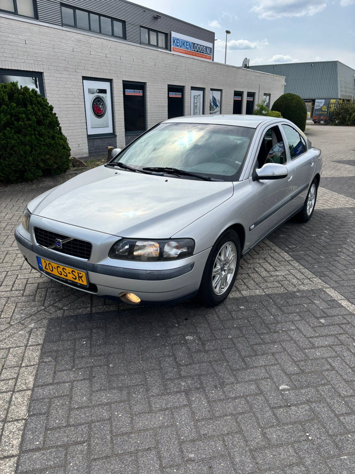 Volvo S60 2.4 170PK, APK 25.09.27, NWE distributie, Auto's, Volvo, Voorwielaandrijving, Zwart, 75 €/maand, Particulier