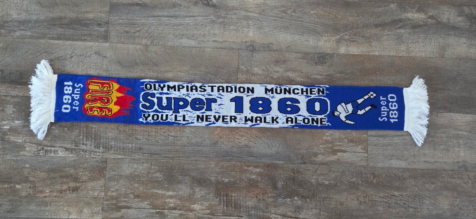 Sjaal 1860 Munchen, Verzamelen, Sportartikelen en Voetbal, Ophalen of Verzenden, Zo goed als nieuw, Buitenlandse clubs, Vaantje of Sjaal