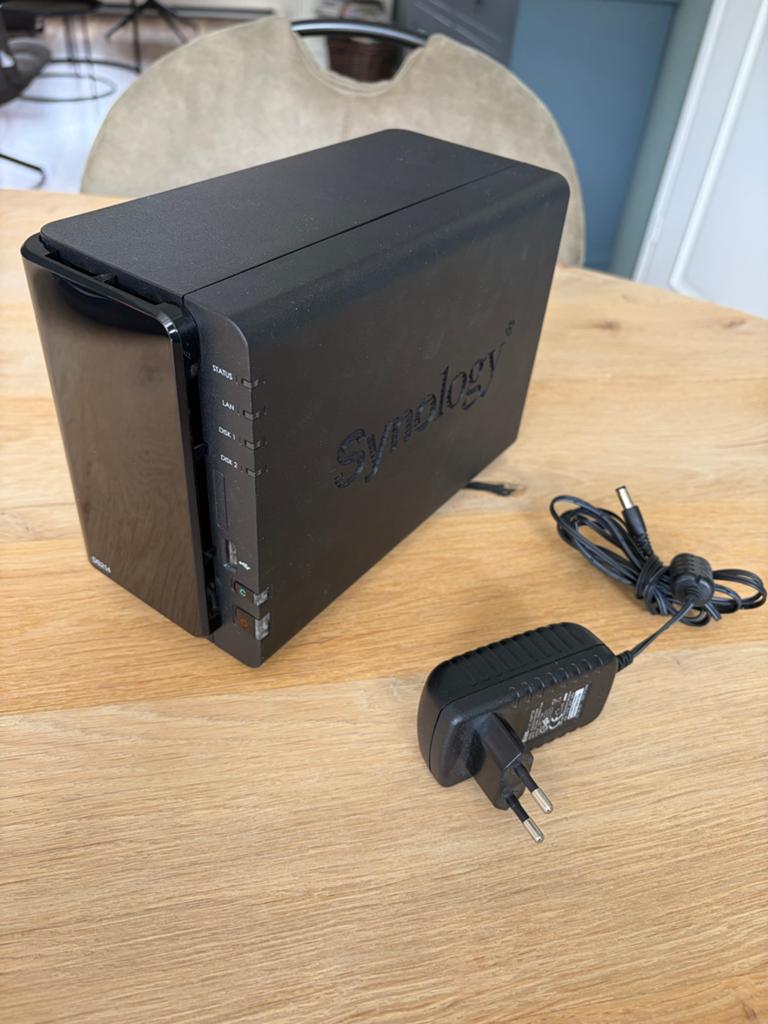 Synology DS214 NAS met 2x 2TB Seagate Barracuda HDD's, Ophalen of Verzenden, Zo goed als nieuw