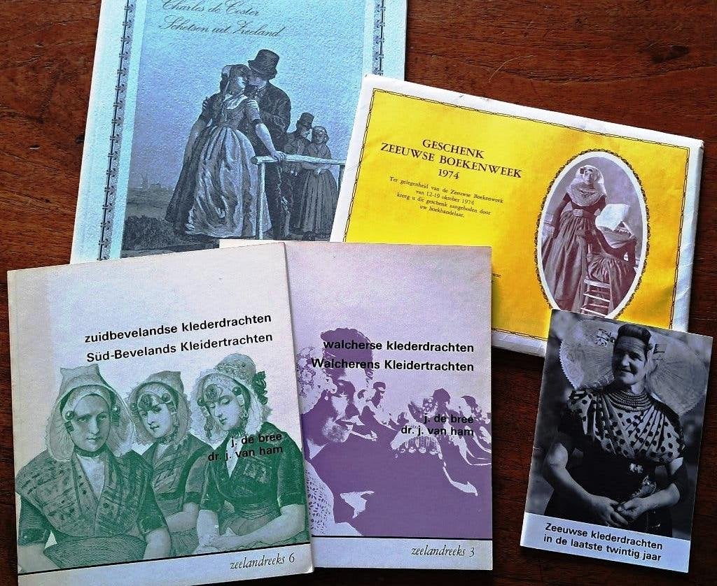 5 x Zeeland oude en hedendaagse klederdrachtboeken, Ophalen of Verzenden, 20e eeuw of later, Gelezen