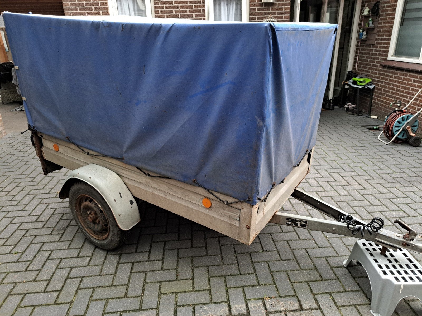 Aanhanger met huif, Ophalen