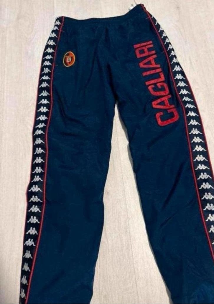 Cagliari trainingsbroek maat M, Kleding | Heren, Sportkleding, Overige typen, Ophalen of Verzenden, Zo goed als nieuw, Maat 48/50 (M)