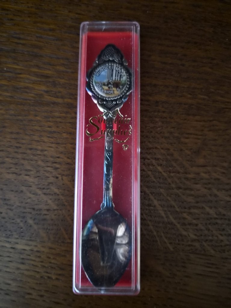 9 vintage souvenirlepeltjes in doosje – Australië & Parijs, Antiek en Kunst, Ophalen of Verzenden