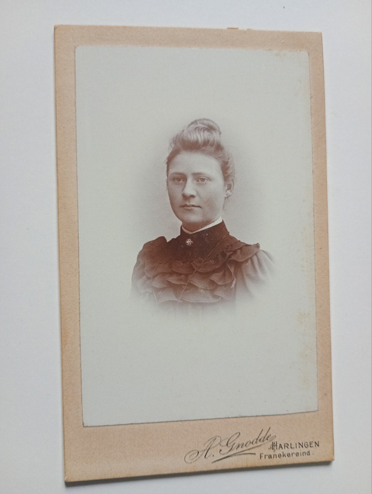 CDV Harlingen Vrouw, Ophalen of Verzenden, Voor 1940, Gebruikt, Foto