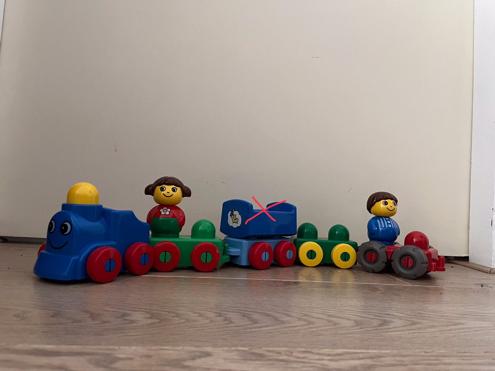 Duplo twee poppetjes en locomotief met wagentjes, Kinderen en Baby's, Speelgoed | Duplo en Lego, Gebruikt, Ophalen