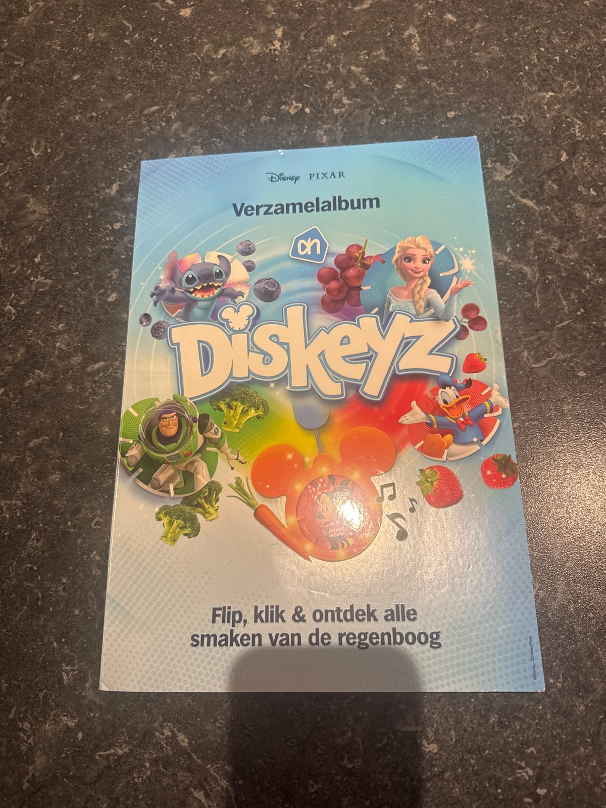 Disney Pixar Diskeyz Verzamelalbum - Compleet, Ophalen of Verzenden, Overige figuren, Zo goed als nieuw, Papier, Kaart of Schrift