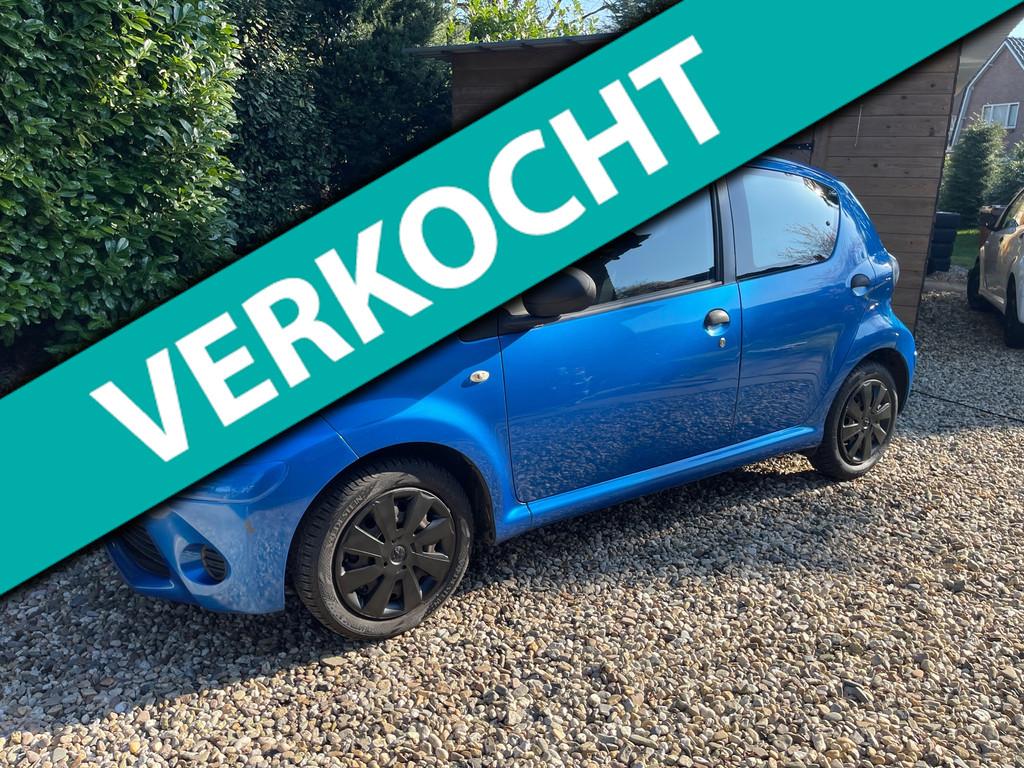 Toyota Aygo RIJKAAR/APK/HISTORY/BEURT/NAP/AIRCO/5drs//DIREKT, Voorwielaandrijving, Euro 5, Stof, Gebruikt