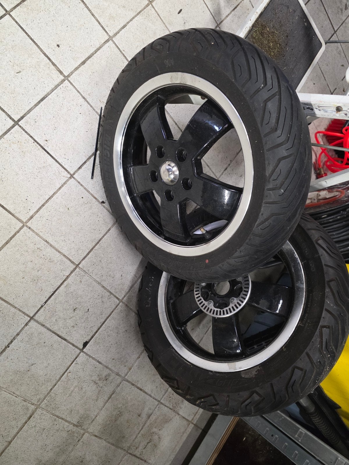 Set vespa gts 125 /300 velgen met band, Ophalen