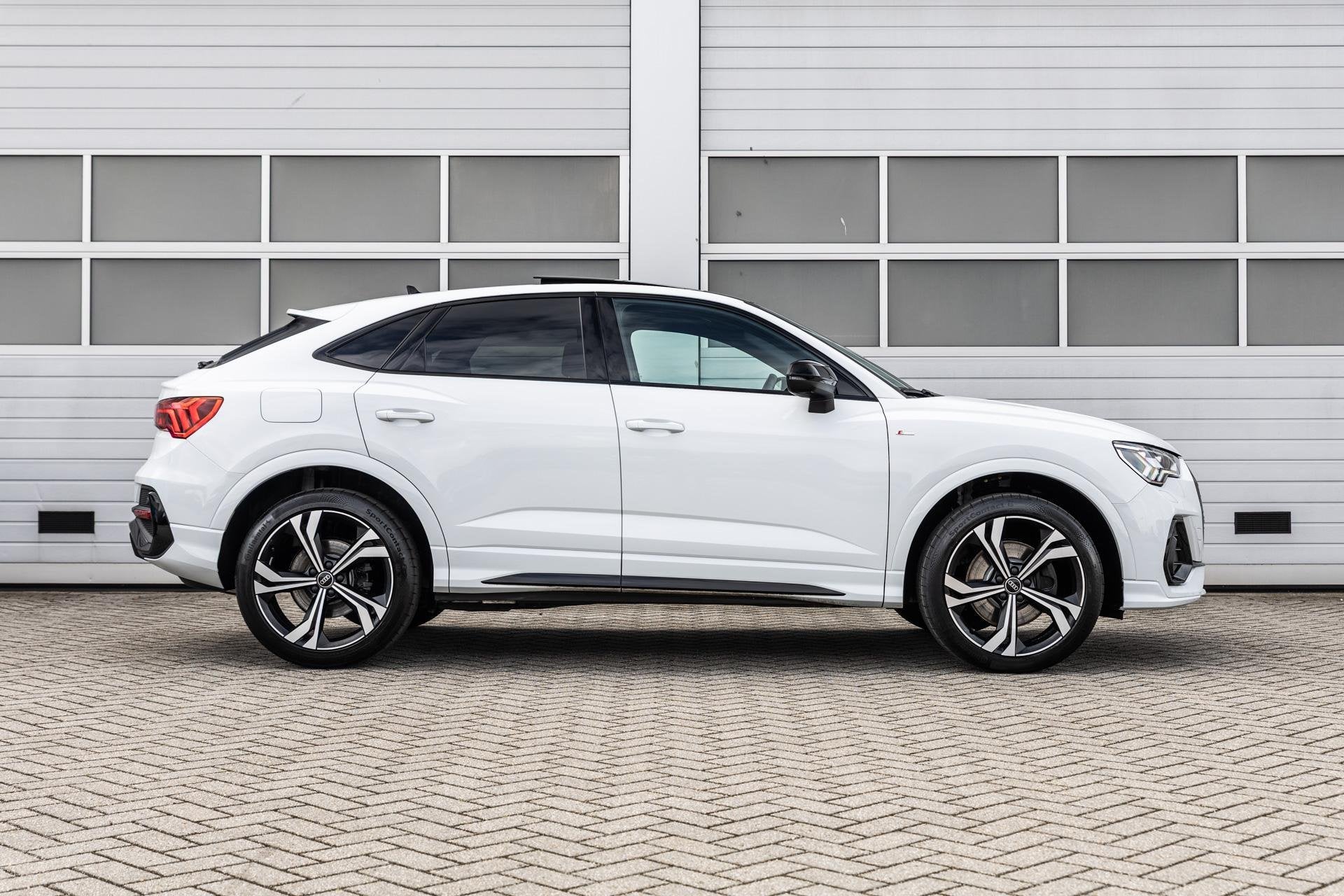 Audi Q3 Sportback 45 TFSIe 245pk S edition | Trekhaak | SONO, Auto's, Gebruikt, Wit, Hybride Elektrisch/Benzine, 13 kWh