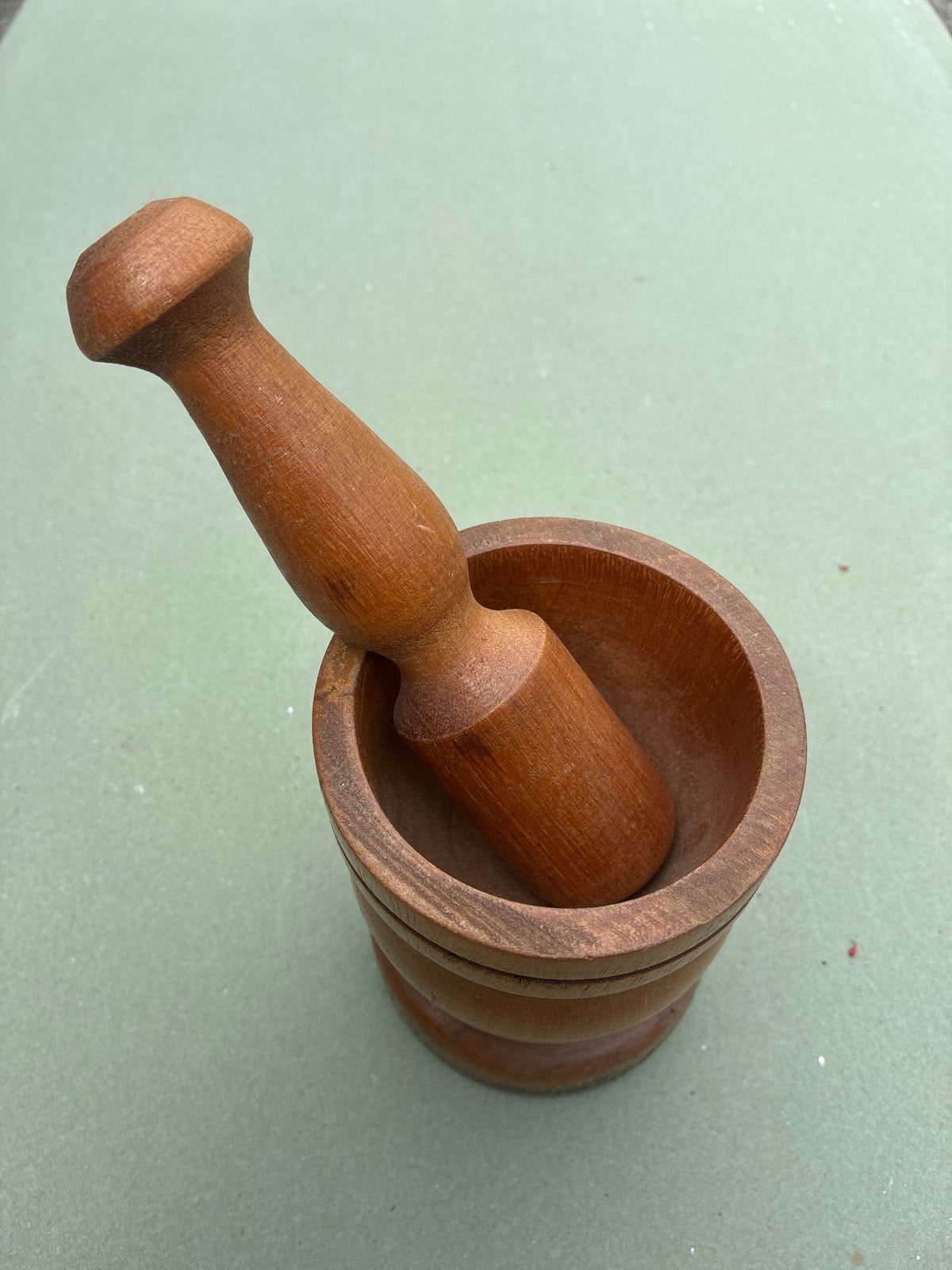 Houten vijzel met stamper, Ophalen