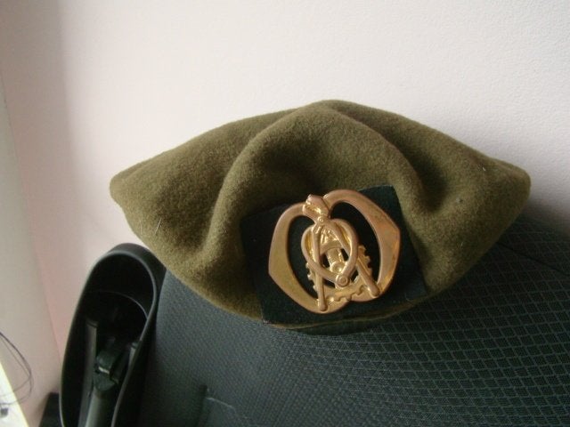 Baret met Militair Embleem / Landmacht / 1984, Verzamelen, Ophalen of Verzenden, Landmacht, Nederland, Helm of Baret