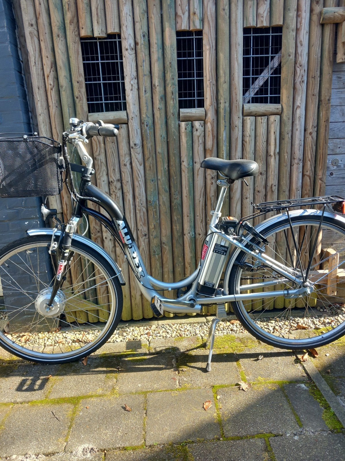 Alu-rex elektrische damesfiets met lage instap (defect), Ophalen, 0 zitjes, Gebruikt, Overige merken