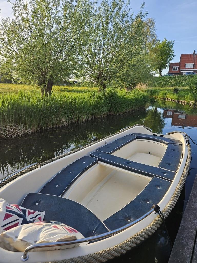 Leuke compacte, overnaadse sloep 4.65 (opknapper), Watersport en Boten, Sloepen, Afdekzeil, Kabelaring, Kussenset, Zonnedek, Polyester