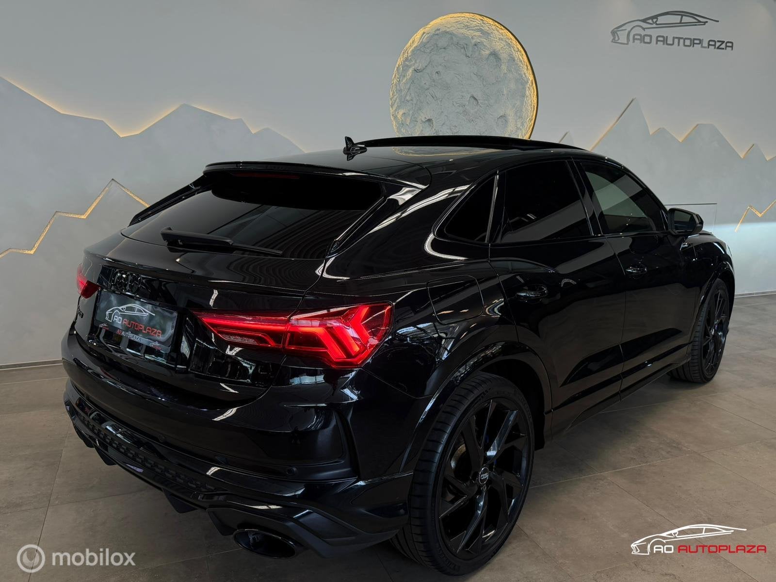 Audi RS Q3 Sportback 2.5 TFSI Panorama/Keramisch/B&O/Full Bl, Auto's, Audi, Automaat, 1675 kg, Alcantara, Zwart