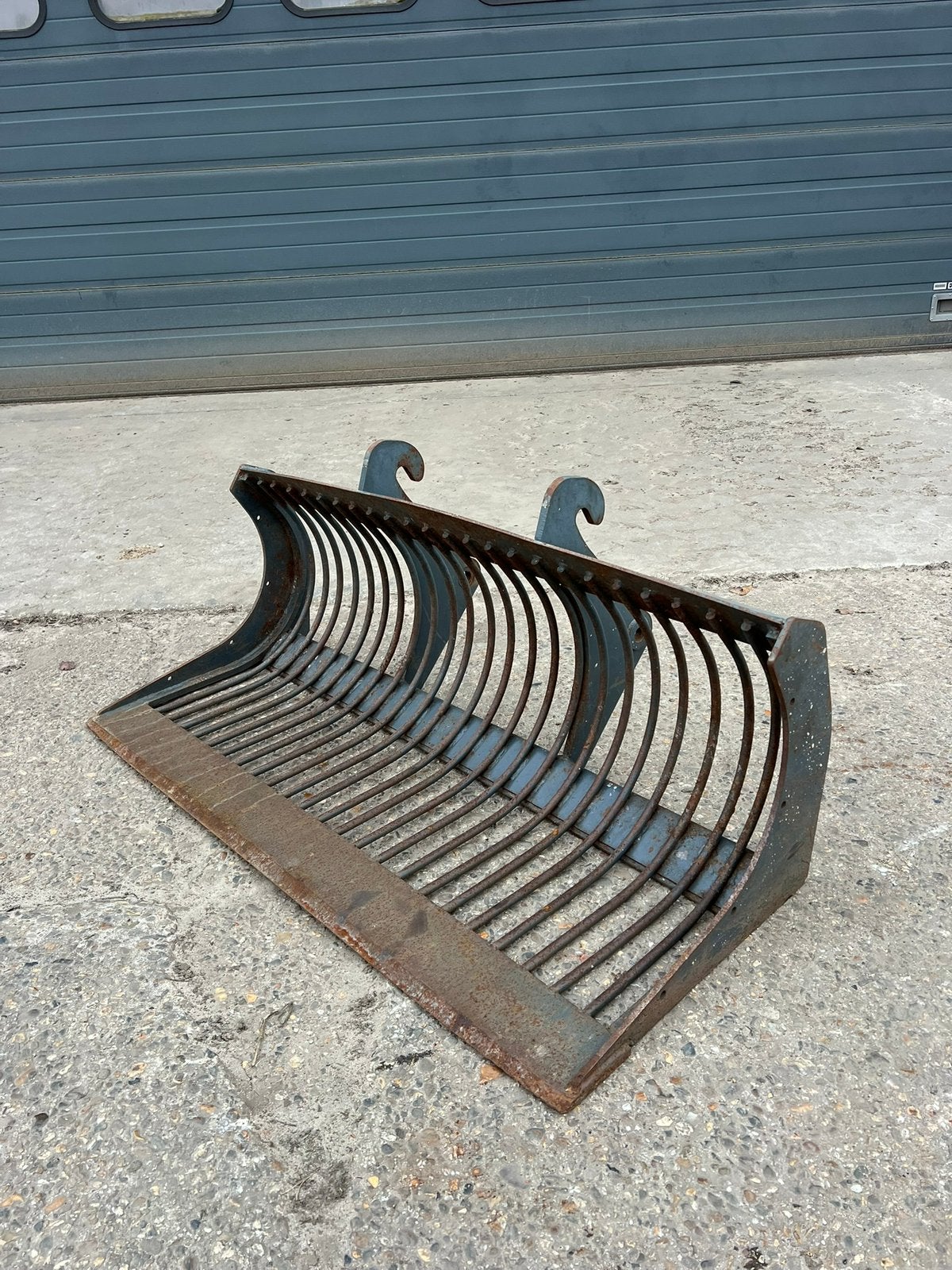Shovel puinbak weidemann schäffer hytec, Ophalen