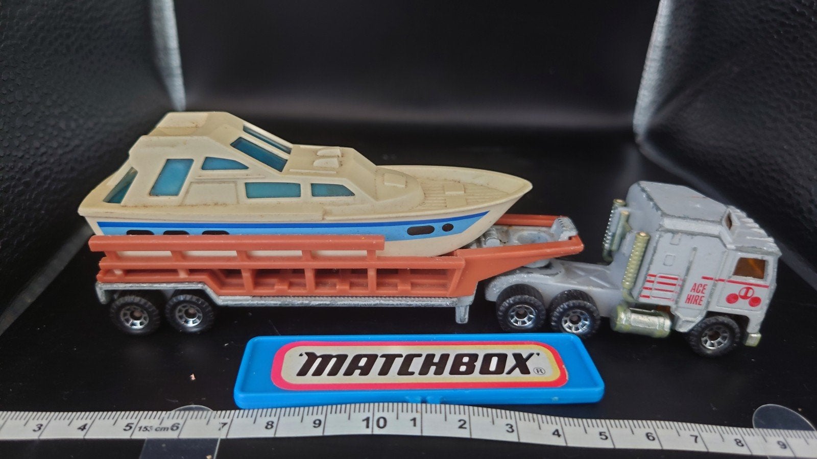 Matchbox Convoy Kenworth met low bed boottrailer, Hobby en Vrije tijd, Ophalen of Verzenden, Gebruikt, Bus of Vrachtwagen, Matchbox