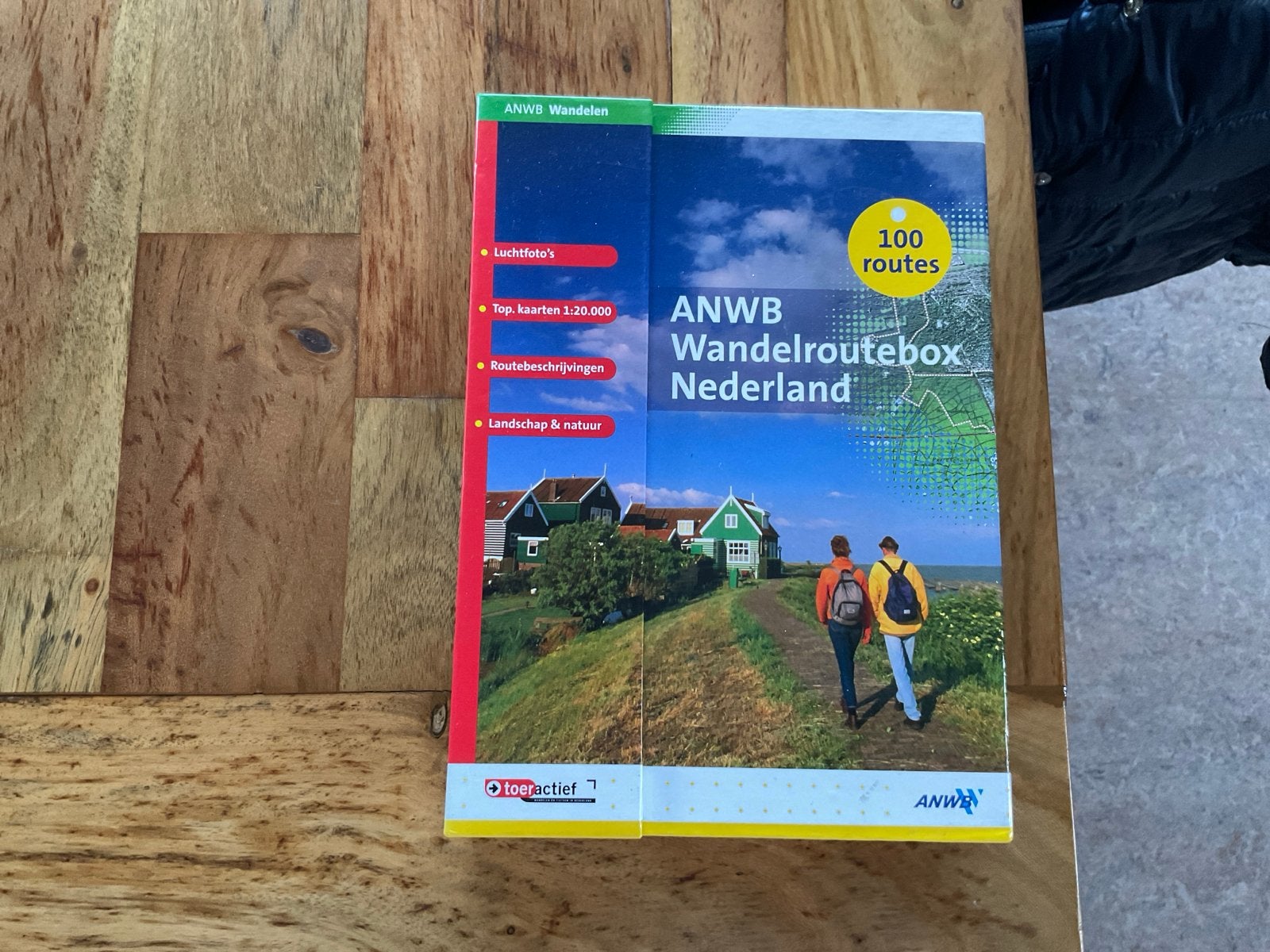 ANWB Wandelroutebox Nederland - 100 routes, Fiets- of Wandelgids, Nieuw, Ophalen of Verzenden, ANWB