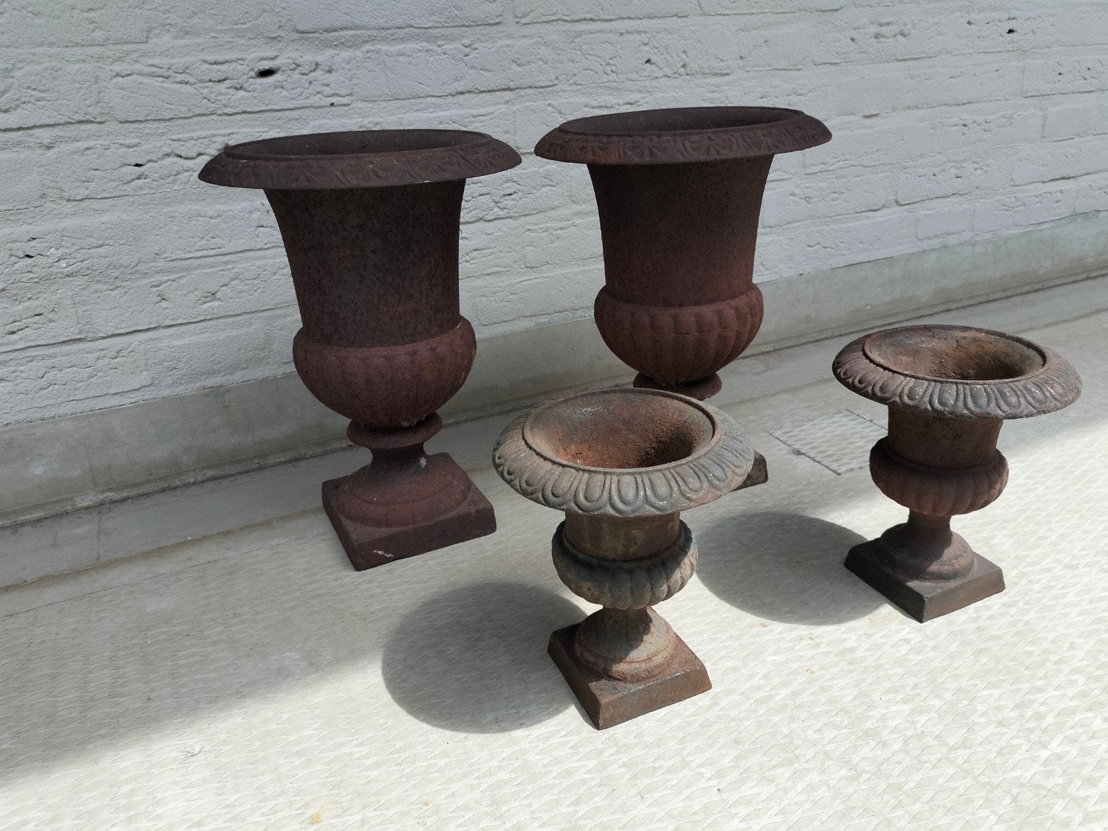 Set van 4 gietijzeren vazen/urnen - Tuindecoratie, Tuin en Terras, Tuinvazen, Ophalen, Gebruikt