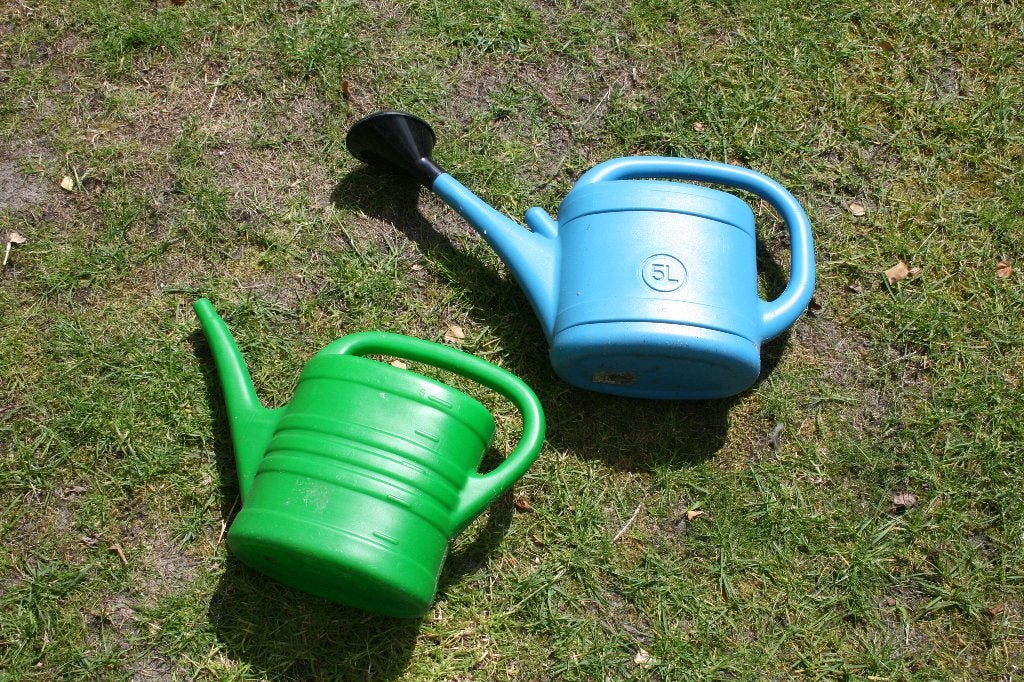 Twee gieters voor de tuin, Ophalen, Gebruikt, Kunststof