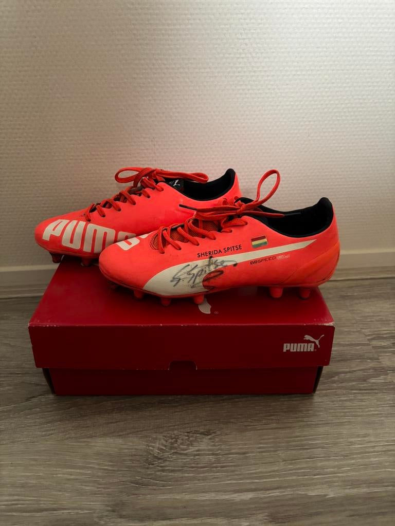 Gedragen Sherida Spitse voetbal schoenen met handtekening, Sport en Fitness, Voetbal, Maat XS of kleiner, Ophalen of Verzenden
