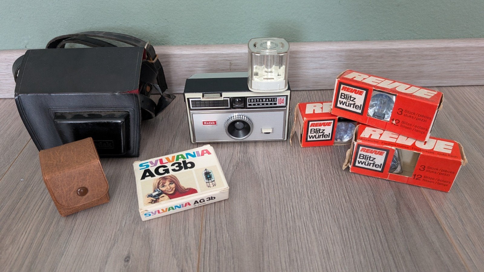 Kodak Instamatic 104 Camera met accessoires, Audio, Tv en Foto, Ophalen of Verzenden