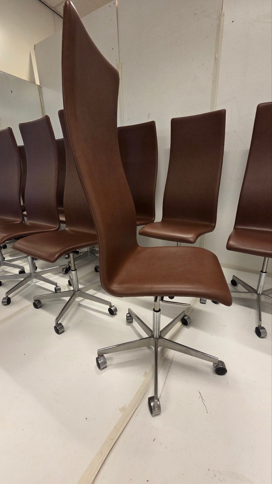 Arne Jacobsen Oxford High bureaustoel - Fritz Hansen, Bruin, Modern, Scandinavisch design, Ophalen of Verzenden, Zo goed als nieuw