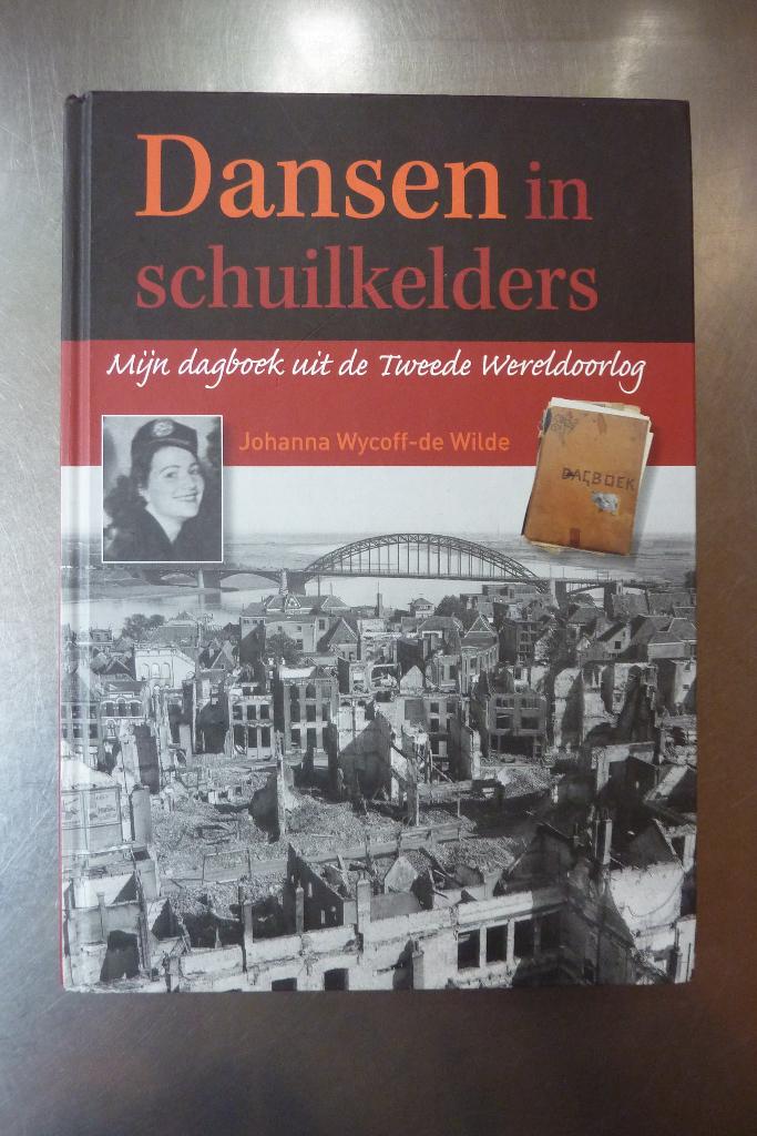 Dansen in schuilkelders - Johanna Wycoff - de Wilde, Tweede Wereldoorlog, Ophalen of Verzenden, Zo goed als nieuw, Algemeen