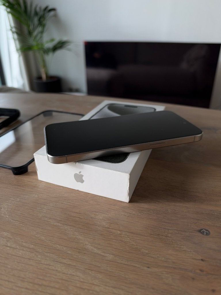 iPhone 15 Pro Max 256GB Silver | Perfecte staat + accessoir, IPhone 15 Pro Max, Zo goed als nieuw, 84 %, Zonder simlock