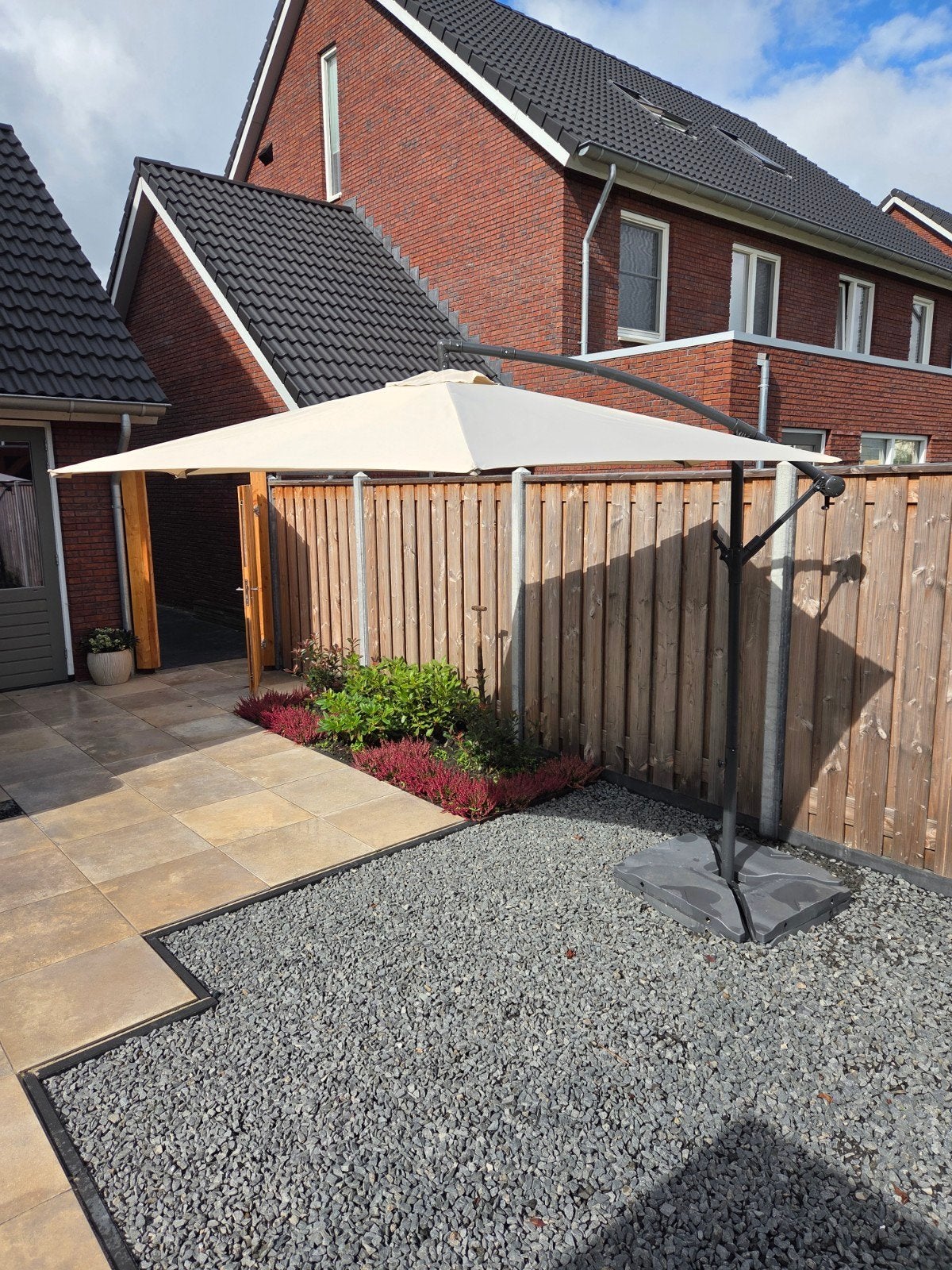 Parasol Le Sud Beige 2.5mx2.5m met Antraciet Voet + Tegels, Tuin en Terras, Ophalen, Gebruikt, 2 tot 3 meter, Zweefparasol