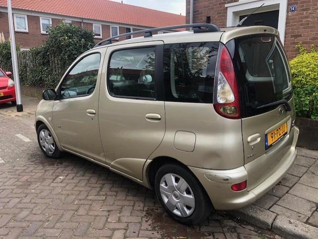 Toyota Yaris Verso 1.5 16V Vvt-i Linea SOL 2005 Beige, Auto's, Voorwielaandrijving, 40 €/maand, Yaris Verso, Origineel Nederlands