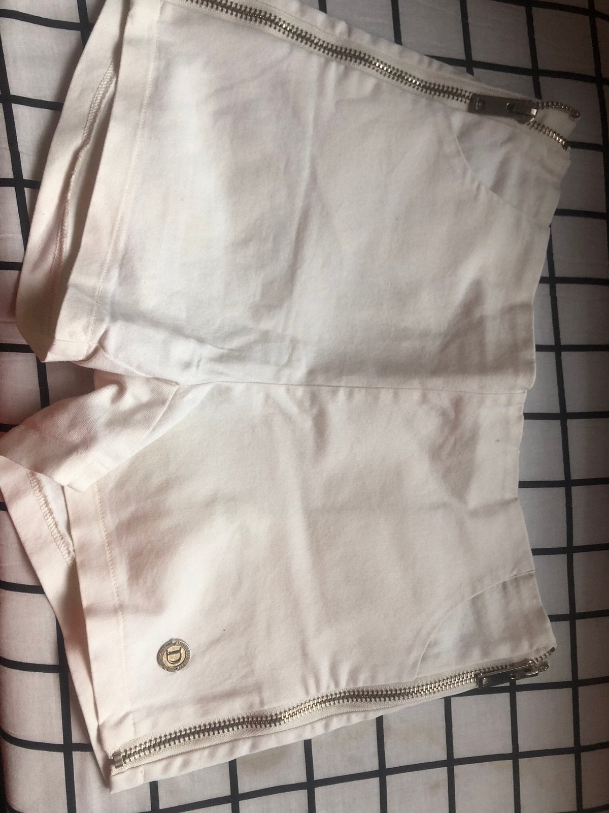 Witte short Delousion, Kort, Wit, Ophalen of Verzenden, Zo goed als nieuw
