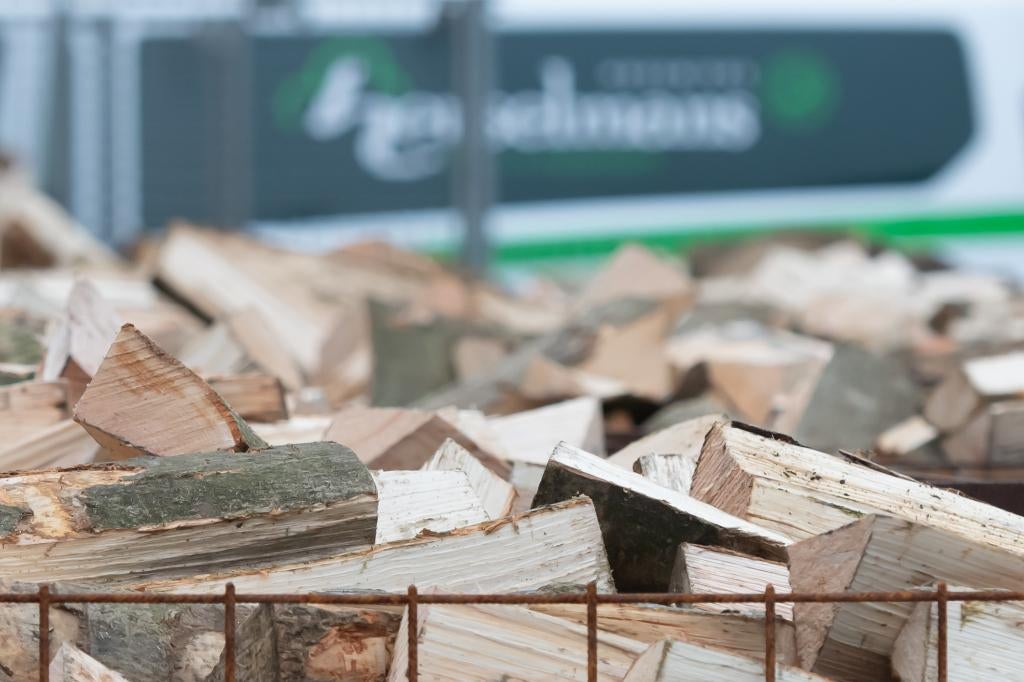 Topkwaliteit vers, gekloofde essen haardhout, Tuin en Terras, Haardhout, Minder dan 3 m³, Ophalen of Verzenden, Essenhout, Blokken