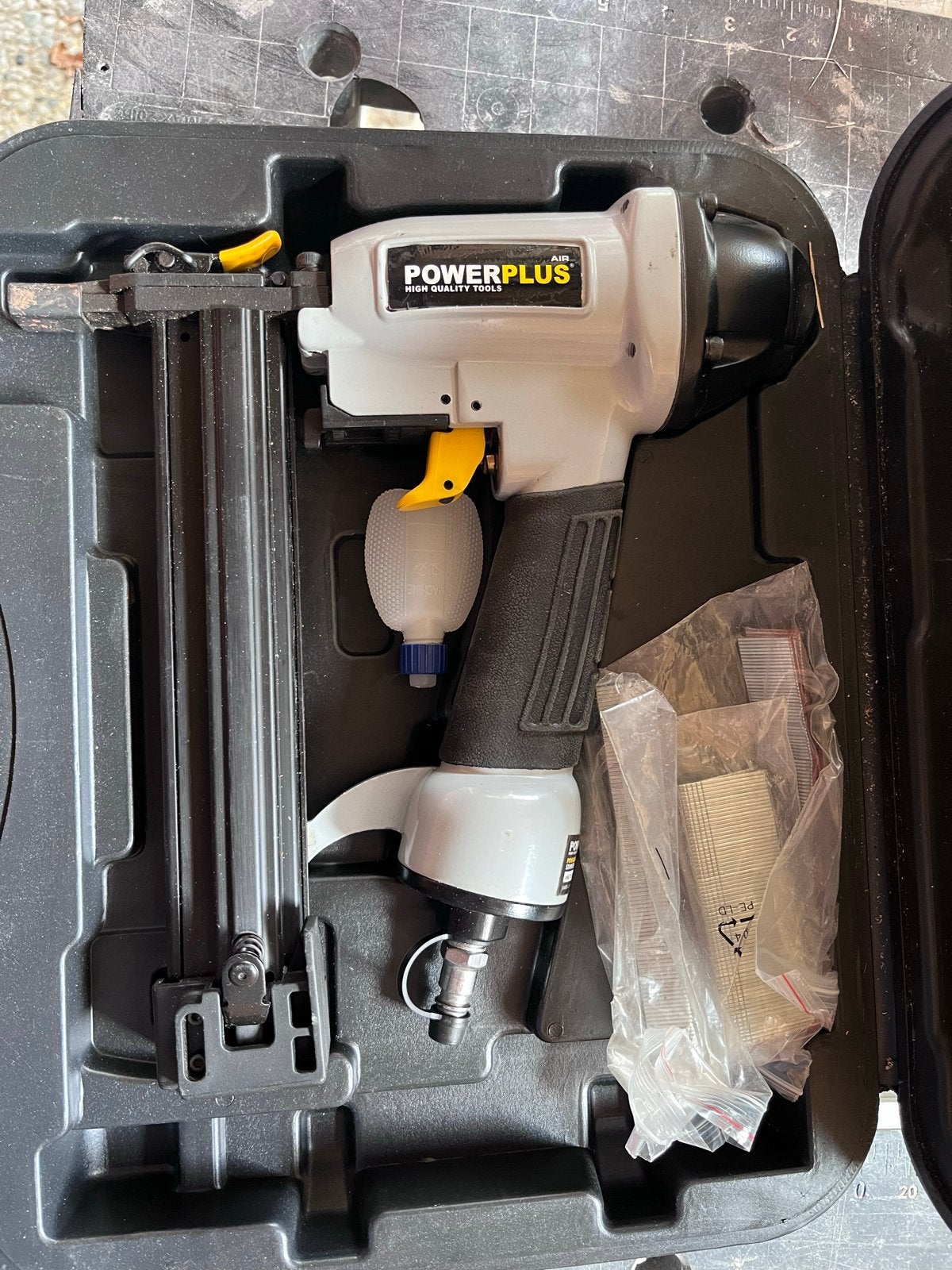 Powerplus Air Tackernailer - Pneumatische Nietmachine, Ophalen of Verzenden, Zo goed als nieuw