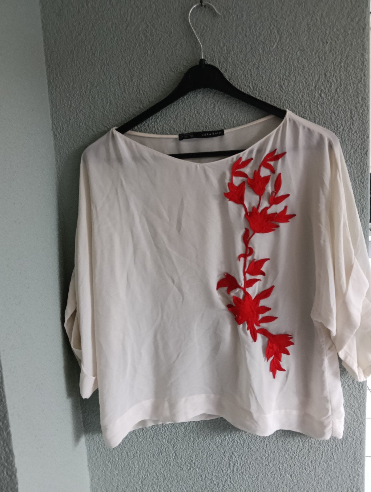 Zara Basic Witte Blouse met Rode Borduurdetails, Maat 38/40 (M), Wit, Ophalen of Verzenden, Zo goed als nieuw