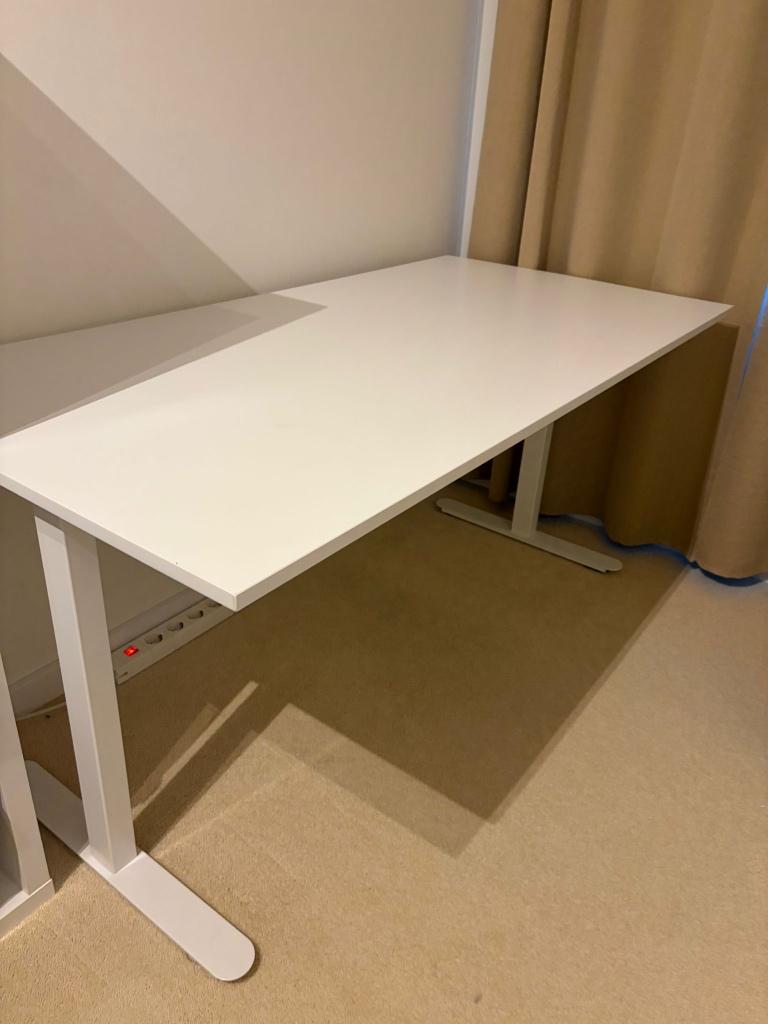 Bureau in uitstekende staat, Huis en Inrichting, Ophalen, 160 cm, Zo goed als nieuw, Jysk