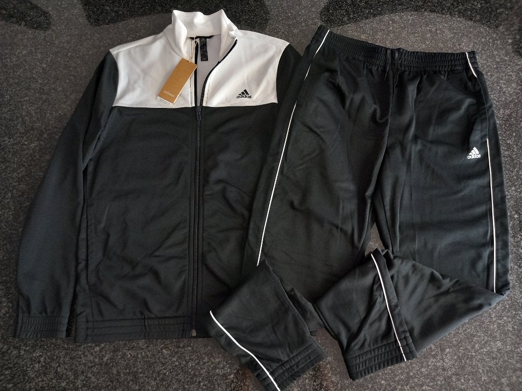 Adidas Sportswear Trainingspak m 170 k zwart/wit gloednieuw!, Jongen of Meisje, Adidas Sportswear, Ophalen of Verzenden, Nieuw