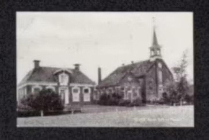 Ezinge Gereformeerde Kerk en Pastorie., Verzamelen, Ansichtkaarten | Nederland, Ophalen of Verzenden, 1960 tot 1980, Ongelopen