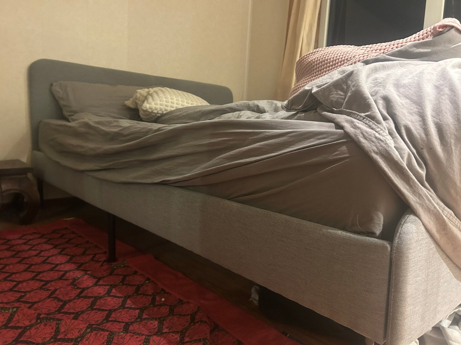 Ikea grijs bed 140x200 - Zeer goede staat, Ophalen, Tweepersoons, 140 cm, Zo goed als nieuw