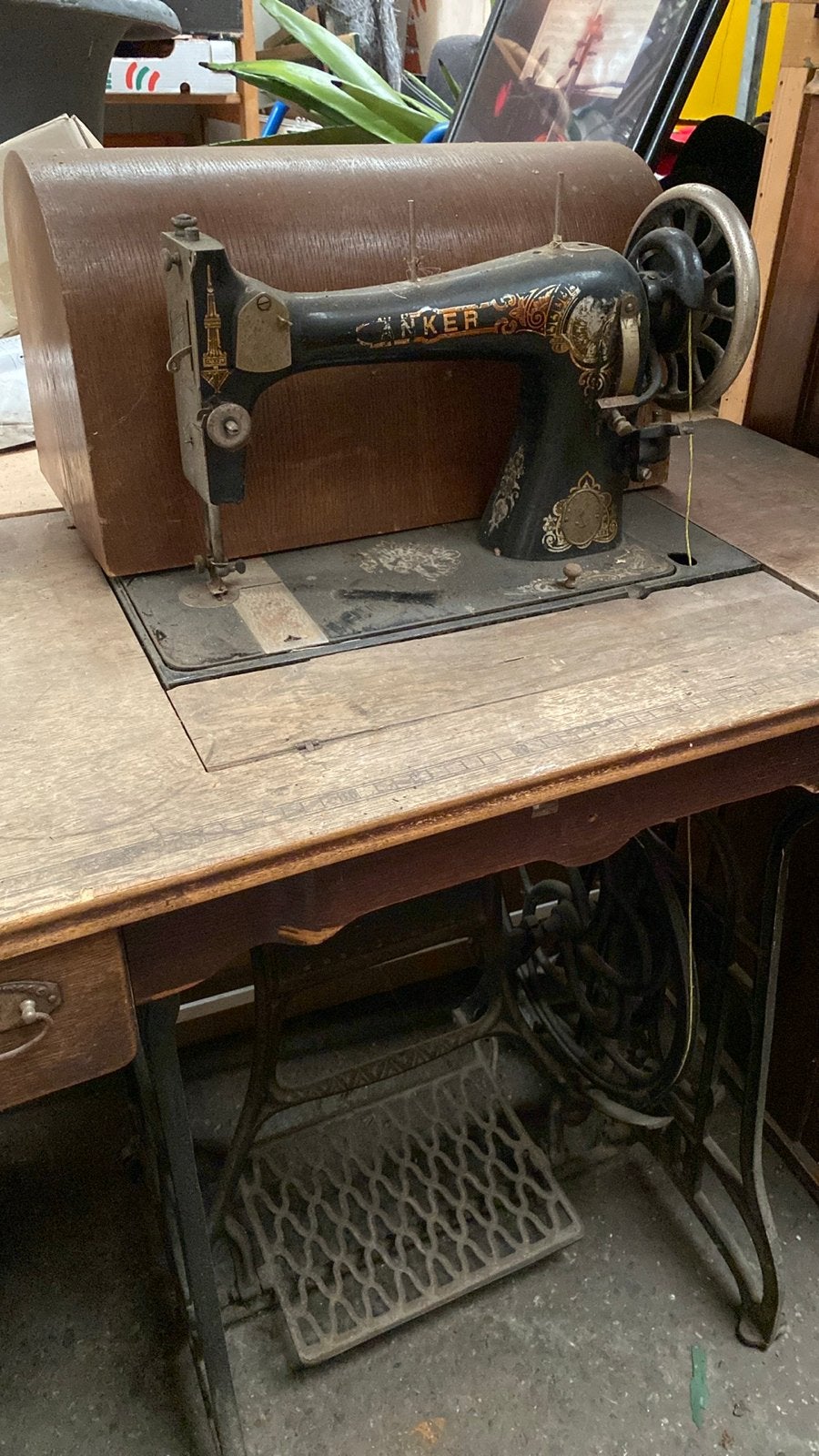 Antieke Anker naaimachine met houten behuizing, Ophalen