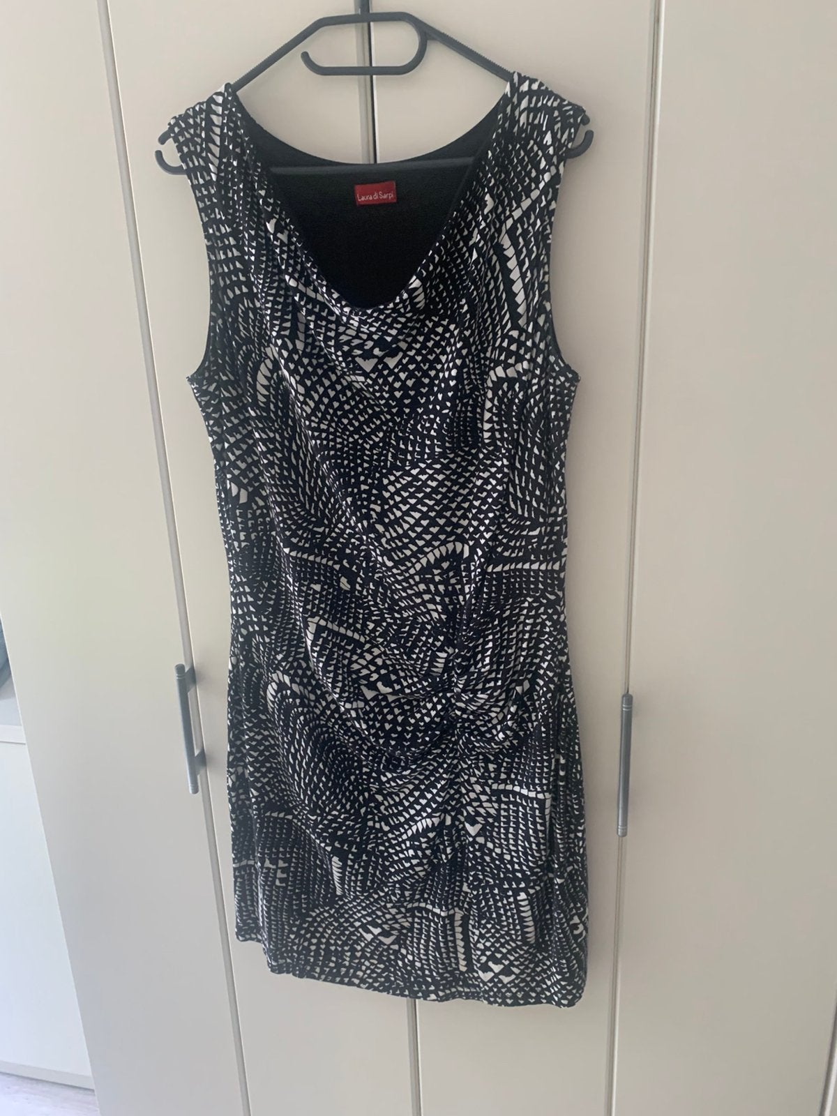 Zwart wit zomerjurk Laura di Sarpi., Ophalen of Verzenden, Zo goed als nieuw, Zwart, Knielengte