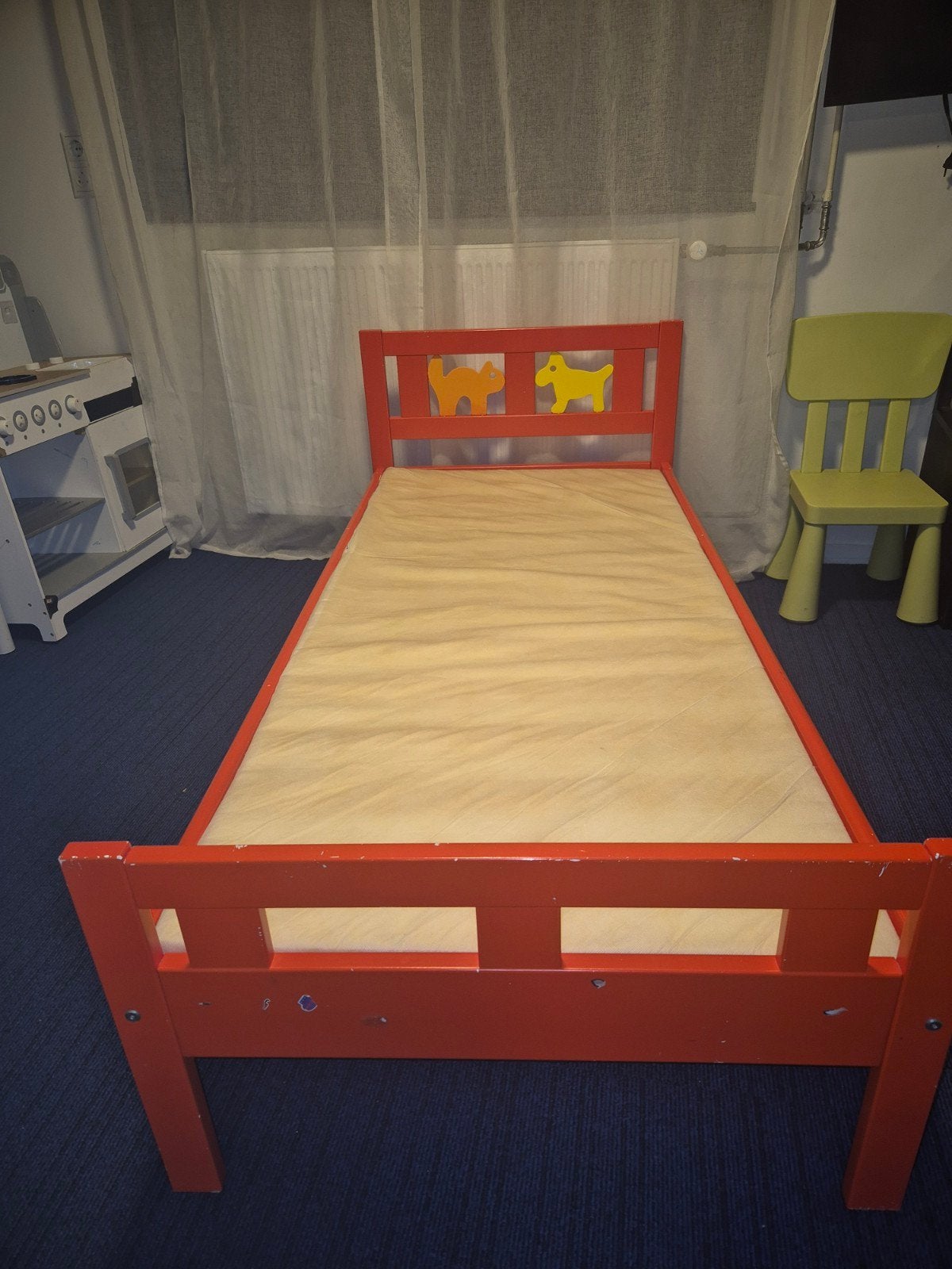 Kinderbed 160x70 cm - Rood met dierenfiguren, Gebruikt, Rood, Hout, Eenpersoons