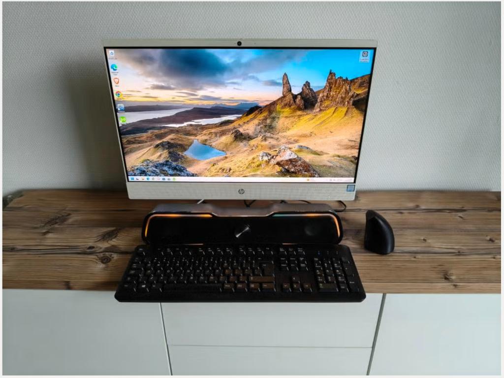 HP All-in-one 24", i5-8250U, 8GB RAM, 512GB SSD NVMe/2TB HDD, Overige genres, 1 speler, Refurbished, Eén computer